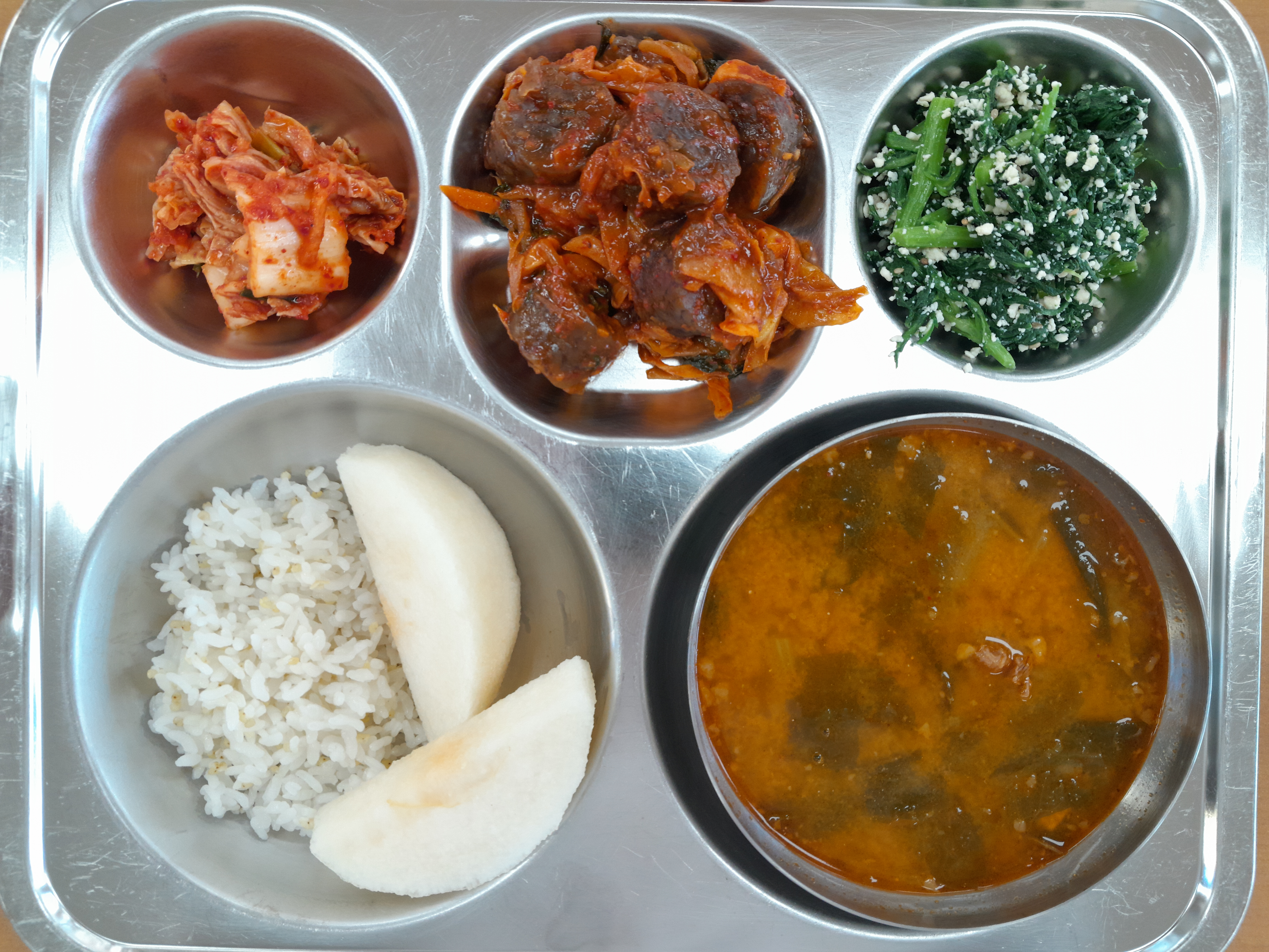 기장밥 
사골우거지탕 
순대채소볶음 
두부쑥갓무침 
배추김치 
배